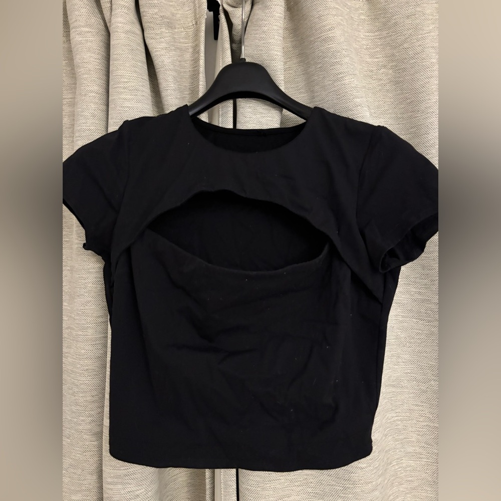 Garage peep crop top